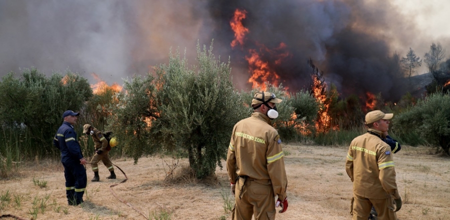 Φωτιά στην Ηλεία: Καίγονται σπίτια σε δύο χωριά, 150 άτομα εγκλωβισμένα - Εντοπίστηκε ύποπτος για εμπρησμό
