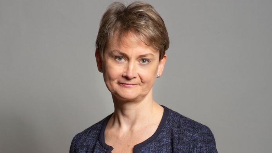 Yvette Cooper (Βρετανίδα ΥΠΕΞ): Να συμμετάσχει η Ρωσία στις διαπραγματεύσεις για το Ουκρανικό