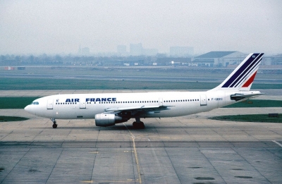 Γαλλία: Συναγερμός στο Ρουασί λόγω υποψίας για βόμβα σε αεροσκάφος της Air France