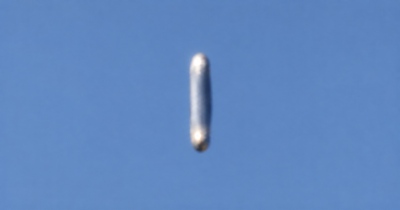 Τι είναι αυτό; - Πιλότοι είδαν μπροστά τους UFO σε σχήμα... υπόθετου να αιωρείται κάθετα