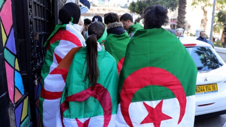 Στους δρόμους για 9η εβδομάδα οι Αλγερινοί - Zητούν ριζικές μεταρρυθμίσεις στο πολιτικό σύστημα