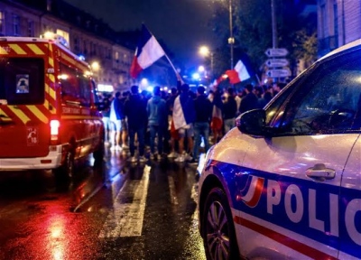 Αδιανόητο - Αστυνομικοί στη Γαλλία κατηγορούνται για κλοπή παπουτσιών από κατάστημα της Lacoste