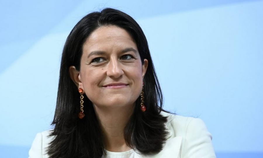 Έβαλε και η Κεραμέως το λιθαράκι της για την πτώση της ανεργίας…