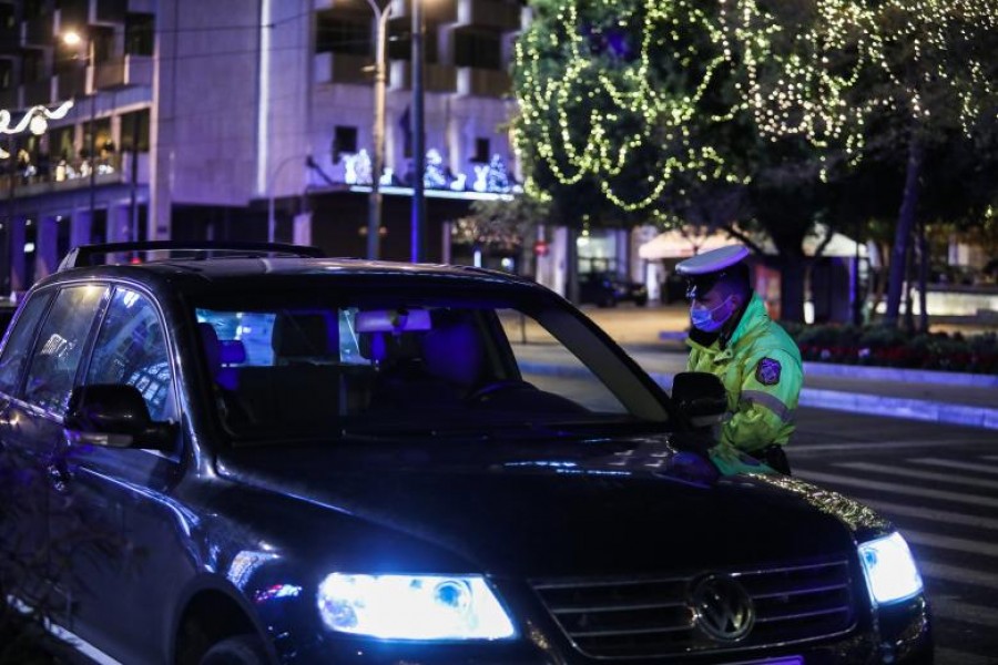 Η Πρωτοχρονιά στην εποχή του κορωνοϊού - Έρημη πόλη η Αθήνα - Απέχει ο στόχος για τα ημερήσια κρούσματα - Στους 4.838 οι νεκροί στην Ελλάδα