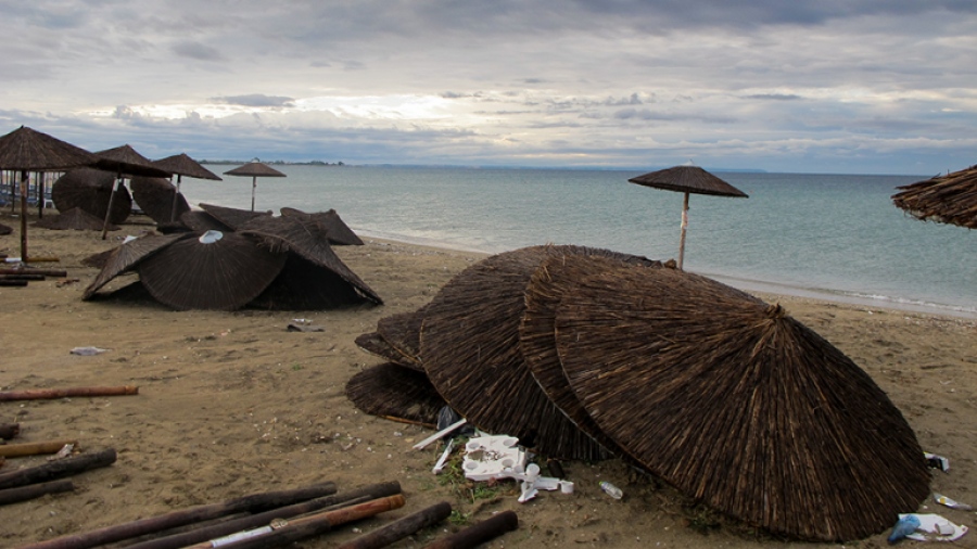 Ξεχάστε τις ηλιόλουστες μέρες, αλλάζει το σκηνικό του καιρού την Πρωτοχρονιά - Έρχονται μπουρίνια