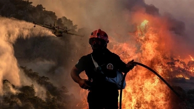 Μεγάλη φωτιά στη Μάνη - Καίγεται δασική έκταση στα Διμαρίστικα - Στη μάχη και εναέριες δυνάμεις