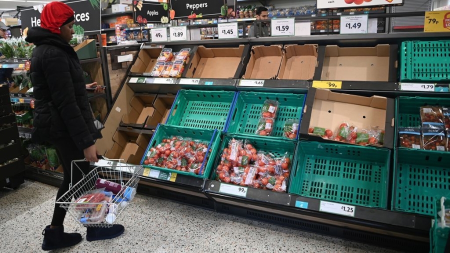 Άδεια ράφια στη Βρετανία - Πλαφόν στην αγορά φρούτων και λαχανικών επιβάλλουν τα σούπερ μάρκετ