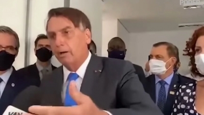 Ο πρόεδρος Bolsonaro κατά δημοσιογράφου για τις μάσκες: «Σκάσε, είστε σκ***»