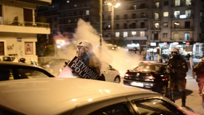 ΑΣΟΕΕ: Ξέσπασαν και πάλι επεισόδια - Πετροπόλεμος και χημικά με την αστυνομία