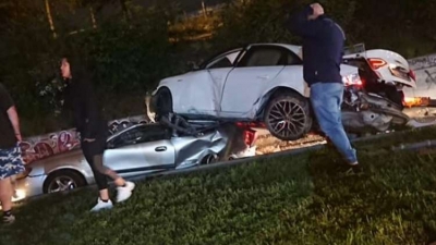 Απίστευτο τροχαίο με έναν νεκρό στη Νίκαια – Αυτοκίνητο «έφυγε» από αερογέφυρα και έπεσε πάνω σε άλλο όχημα