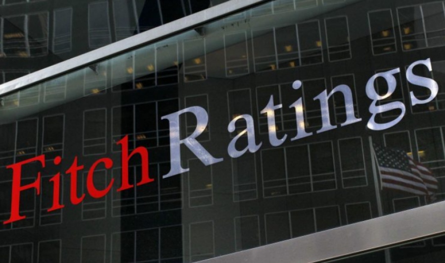 Fitch: Σοβαρό πλήγμα για τις αμερικανικές τράπεζες τα επίμονα υψηλά επιτόκια
