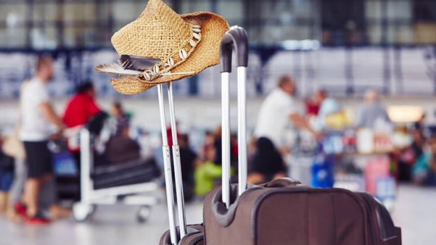 Στο επίκεντρο των γερμανικών ΜΜΕ η Ελλάδα: «Για όποιον αγαπάει τον ήλιο και τη θάλασσα, είναι ακριβώς η σωστή επιλογή»