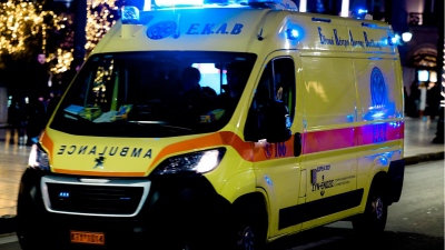 Σοβαρό τροχαίο στο Αγρίνιο - Τραυματίστηκε διανομέας από τη σφοδρή σύγκρουση