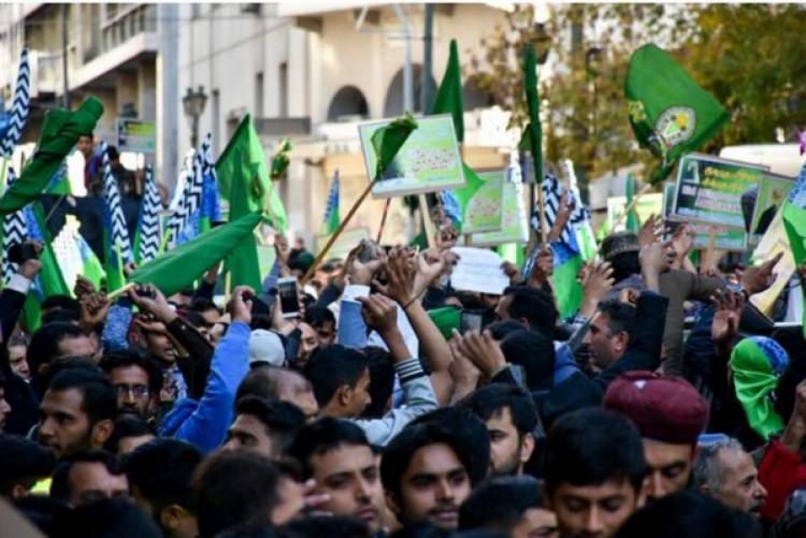 Η Ελληνική Λύση καταγγέλλει: Οι Πακιστανοί έκαναν κατάληψη στο κέντρο της Αθήνας