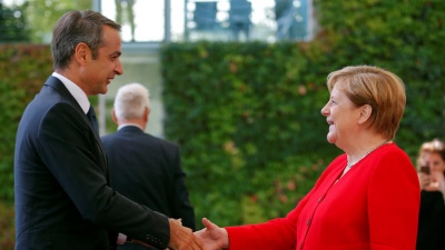 Η άφιξη του Κυριάκου Μητσοτάκη στην καγκελαρία και η υποδοχή από την Angela Merkel