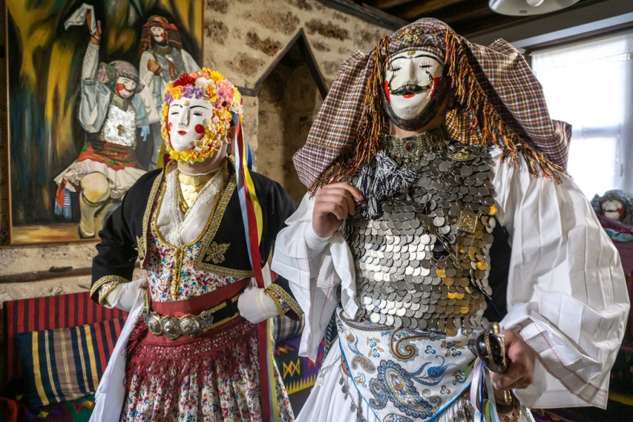 COSMOTE HISTORY HD: Ένα από τα πιο γνωστά αποκριάτικα έθιμα της Ελλάδας αναβιώνει μέσα από τη σειρά «Ο τόπος μου γιορτάζει»