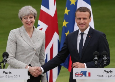 Brexit, μετανάστευση και ασφάλεια στο επίκεντρο της συνάντησης Macron - May στο Λονδίνο