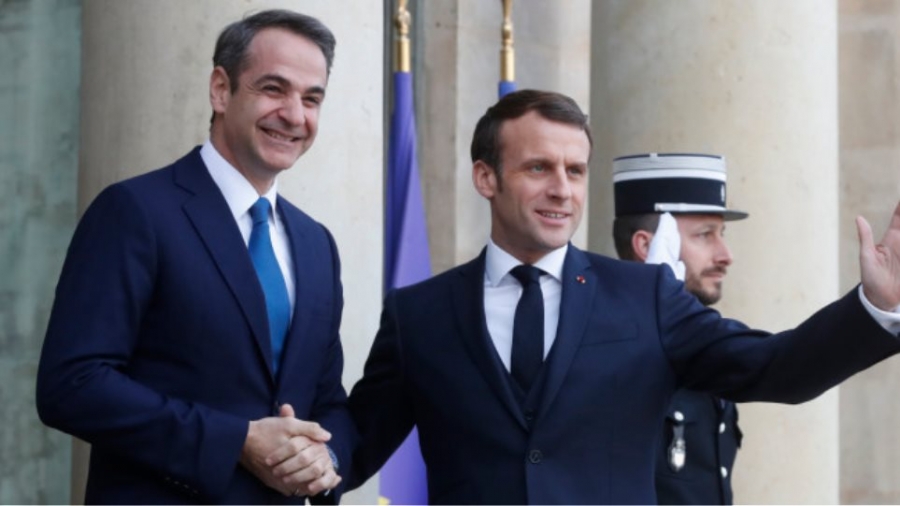 FAZ: O Γάλλος πρωθυπουργός Μacron θέλει να προστατεύσει την Ελλάδα