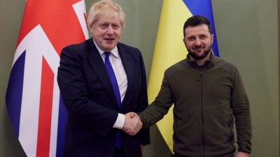 Η Βρετανία ενισχύει την Ουκρανία με τεθωρακισμένα οχήματα και αντιπλοϊκούς πυραύλους