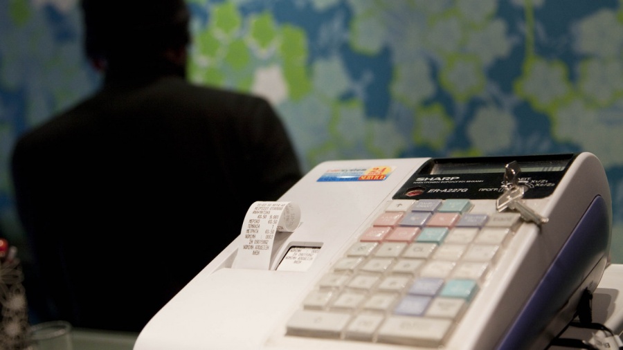 Λαβράκια φοροδιαφυγής και υψηλών χρεώσεων βγάζουν οι έλεγχοι της ΑΑΔΕ