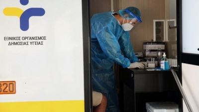 ΕΟΔΥ: Στα 15.498 τα νέα κρούσματα κορωνοϊού - Στους 13 οι νέοι θάνατοι και στους 97 οι διασωληνωμένοι