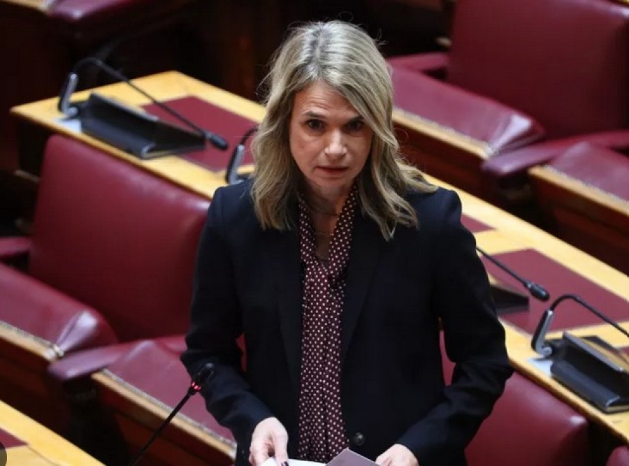 Η Μιλένα Αποστολάκη (ΠΑΣΟΚ) ζητά παρέμβαση της ΤτΕ για καταχρηστικές χρεώσεις από την Εθνική Τράπεζα
