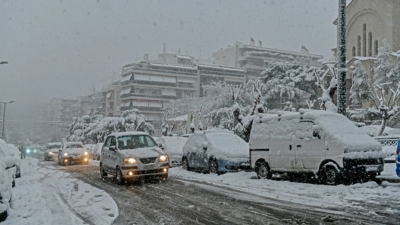 Χάος στην Αττική από την χιονοκαταιγίδα, εγκλωβισμένοι σε κλειστούς δρόμους  χιλιάδες οδηγοί - Αποσύρονται τα λεωφορεία