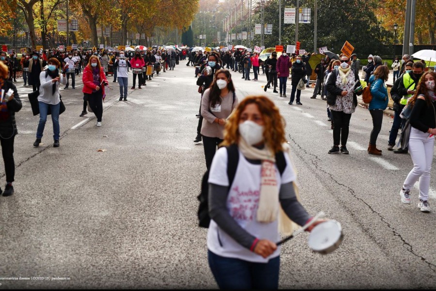 Ισπανία: Στους δρόμους γιατροί και νοσηλευτές για τις περικοπές Sanchez στην υγεία εν μέσω covid