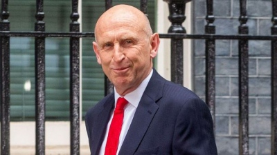 The Sun: Ο Βρετανός υπουργός Άμυνας John Healy γλίτωσε οριακά να χτυπηθεί από πύραυλο Oreshnik…