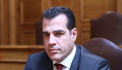 Πλεύρης: «Μαχαίρι» στα επιδόματα για το μεταναστευτικό – Αλλάζουν όλα σε στέγαση, σίτιση και δομές φιλοξενίας