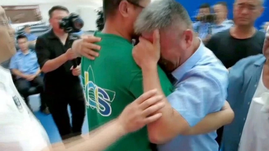 Έκανε 500.000 χλμ για να βρει τον γιο του που είχε πέσει θύμα απαγωγής πριν 24 χρόνια