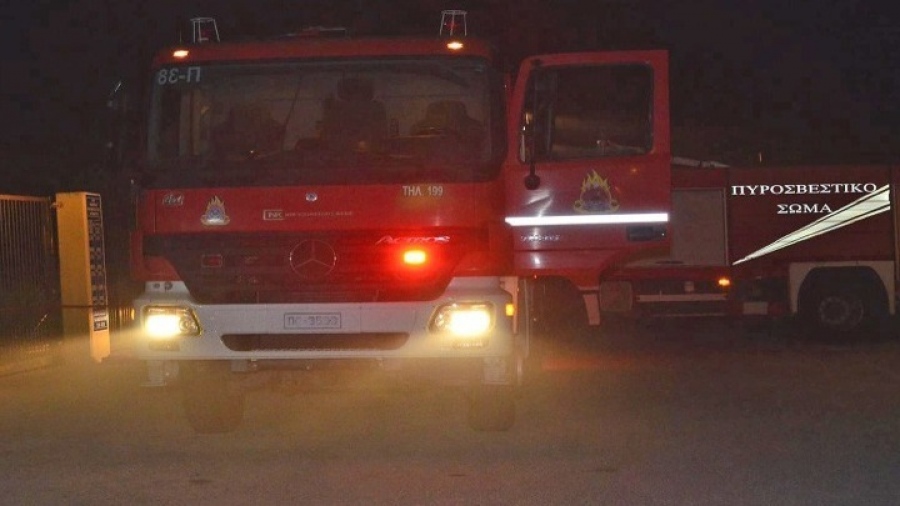 Δύσκολη η νύχτα στη Ρόδο – Συνεχείς αναζωπυρώσεις, αγωνιώδεις προσπάθειες των πυροσβεστών