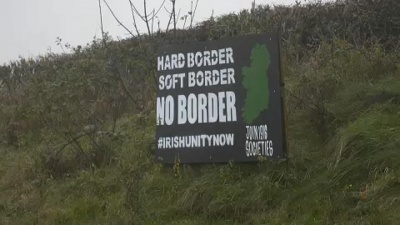 Brexit: Η Ιρλανδία δεν έχει σχέδια για «σκληρά σύνορα»