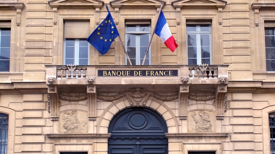 Πολιτική αβεβαιότητα στη Γαλλία - Η κεντρική τράπεζα στηρίζει τη λιτότητα, δοκιμάζεται η συνοχή