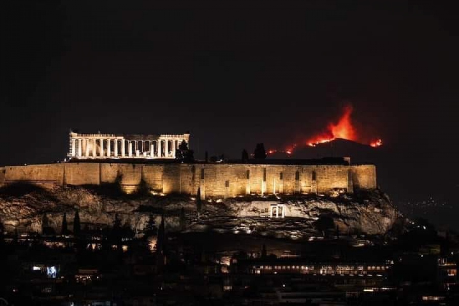 Καίγεται η Ελλάδα - Σε ύφεση η φωτιά στην Πάρνηθα, φόβοι αναζωπυρώσεων - Στη μάχη οι «Δασοκομάντος» - 140 συλλήψεις για εμπρησμούς
