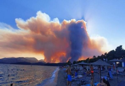 Mεγάλη πυρκαγιά σε δασική έκταση στην Ανατολική Μάνη - Ολονύχτια μάχη με τις φλόγες, μήνυμα του «112» στους κατοίκους να βρίσκονται σε επιφυλακή