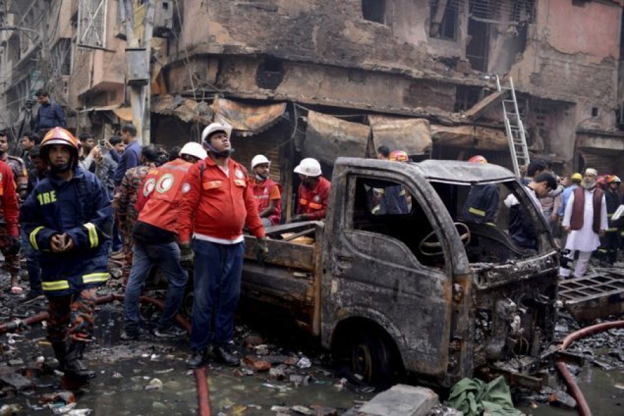 Τουλάχιστον 70 νεκροί από πυρκαγιά σε πολυκατοικία, στη Ντάκα του Μπανγκλαντές