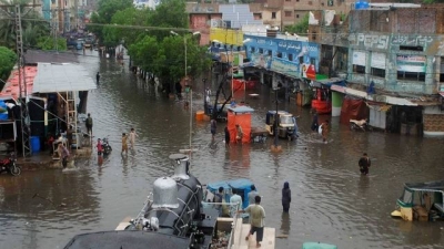 Φονικές πλημμύρες στο Πακιστάν: Πάνω από 1.000 οι νεκροί – Τεράστιες ζημιές, καταστροφές σπιτιών