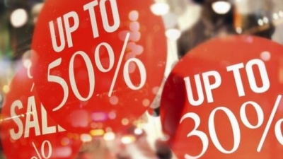 Θερινές εκπτώσεις: Πρεμιέρα στις 11/7 – Θα ολοκληρωθούν 31/8, τι να προσέχουν οι καταναλωτές