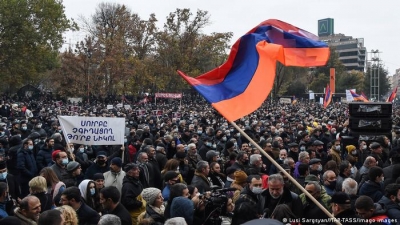 Αρμενία: Ταραχές και συγκρούσεις στο Ερεβάν - Την παραίτηση του πρωθυπουργού ζητάει ο κόσμος