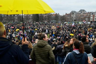 Ολλανδία: Χιλιάδες διαδηλωτές στο Άμστερνταμ κατά του lockdown και του υποχρεωτικού εμβολιασμού
