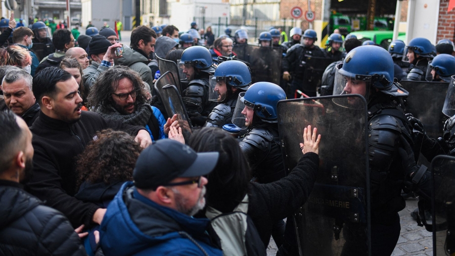 Χαστούκι σε Macron από το Συμβούλιο της Ευρώπης: Έντονη ανησυχία για την υπερβολική χρήση βίας κατά των διαδηλωτών