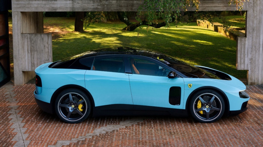 Ferrari: Θύελλα αντιδράσεων για το ηλεκτρικό Luce των 640.000 δολαρίων