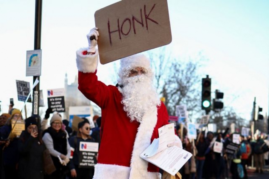 Βρετανία: Ένοπλες δυνάμεις και δημόσιοι υπάλληλοι επιστρατεύονται κατά του απεργιακού κύματος των εορτών