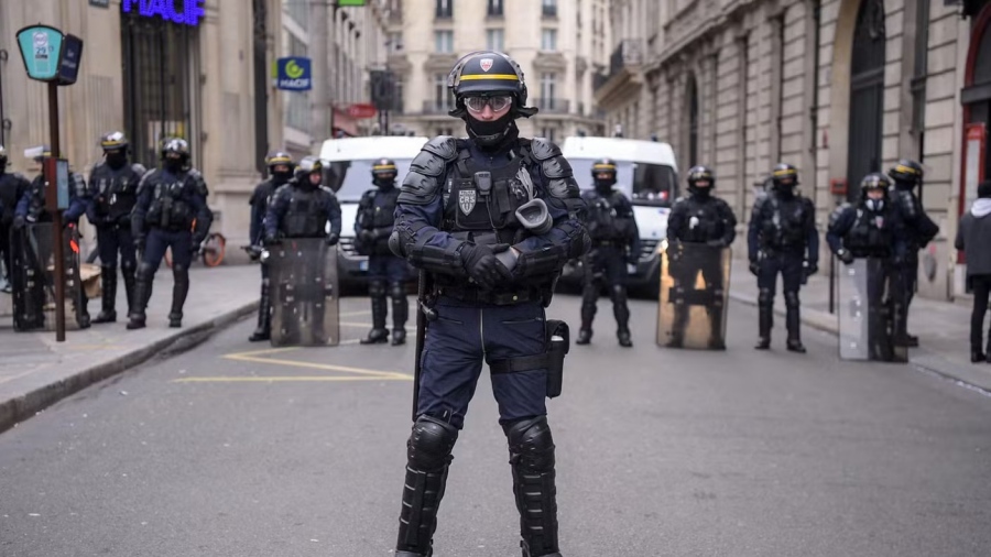 Νύχτα χάους στη Γαλλία - Εκτεταμένα επεισόδια και καταστροφές την Πρωτοχρονιά