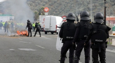 Ισπανία: Άγρια καταστολή και λαστιχένιες σφαίρες κατά των αγροτικών μπλόκων στη Μαδρίτη