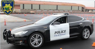 Περιπολικό της Tesla ξεφορτίστηκε σε καταδίωξη!