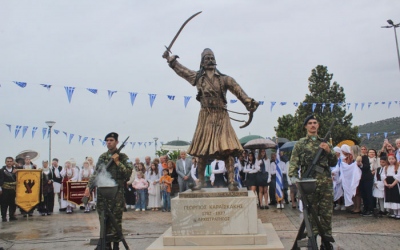Εκεί που κατατρόπωσε 500 Τουρκαλβανούς – Επιβλητικός ανδριάντας του Γεωργίου Καραϊσκάκη στην Αμφιλοχία