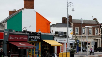 Το «κίνημα της σημαίας» εξαπλώθηκε και στην Ιρλανδία - Πατριωτικό τσουνάμι σαρώνει την χώρα