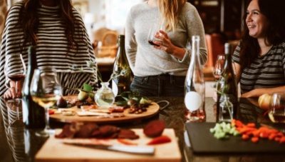 Ποιοι είναι οι νέοι κανόνες για τους επισκέπτες της Airbnb